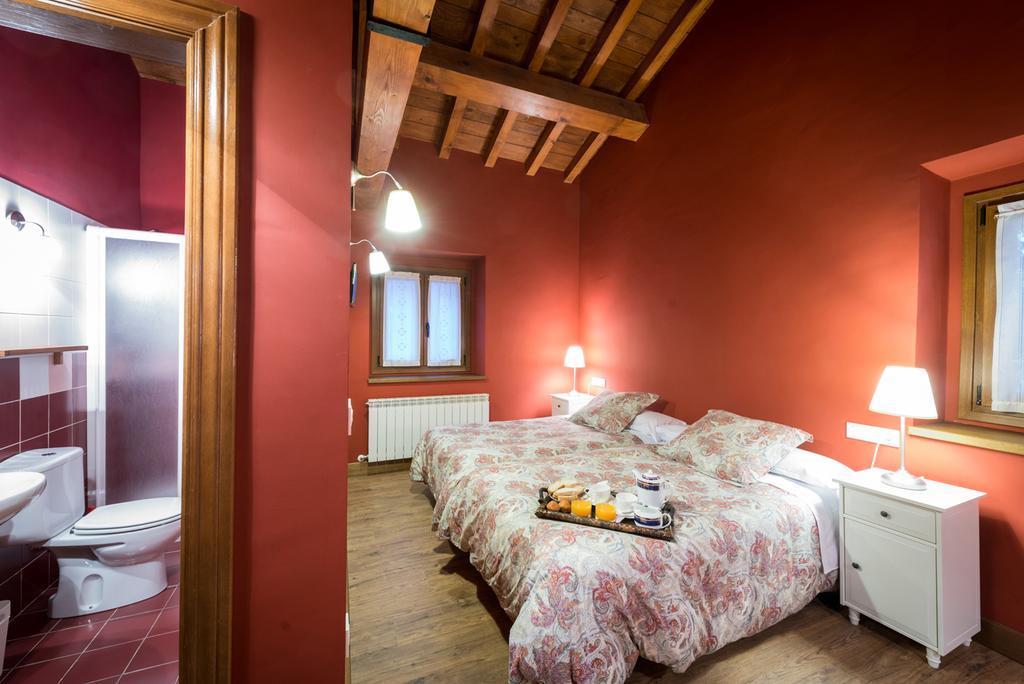 Hostal Ekolanda Esnoz Habitación foto