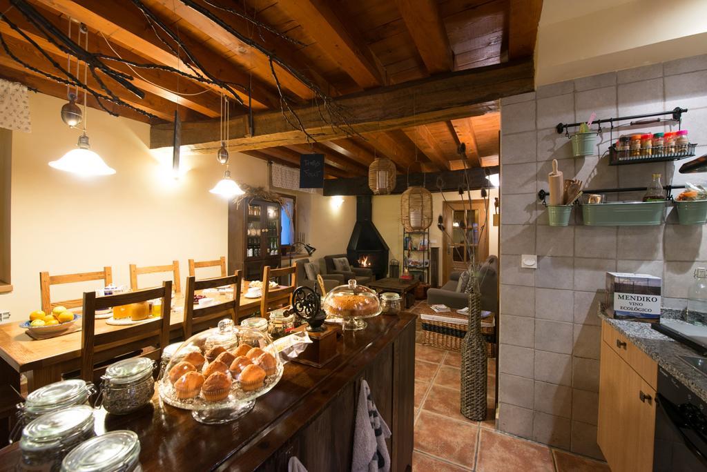 Hostal Ekolanda Esnoz Exterior foto