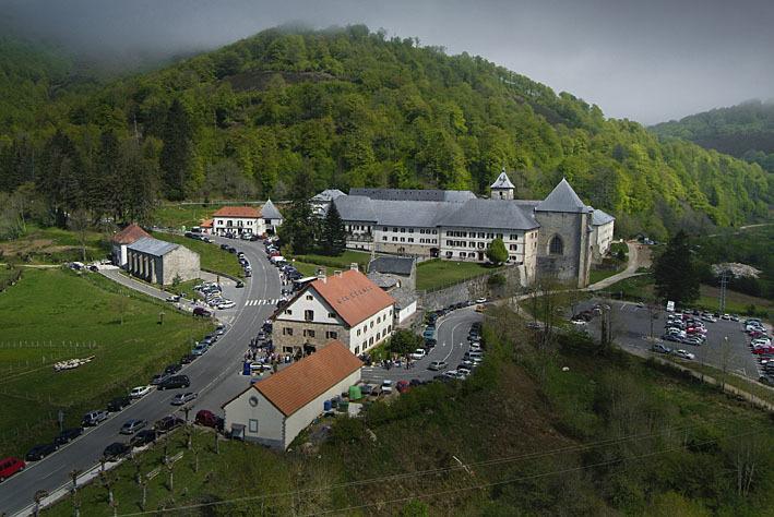 Hostal Ekolanda Esnoz Exterior foto